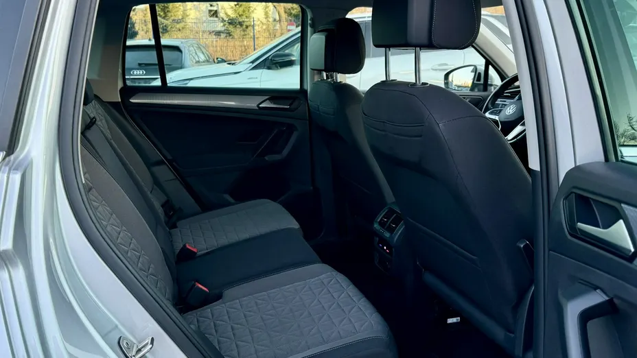 VOLKSWAGEN Tiguan -