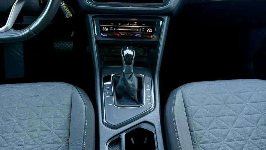 VOLKSWAGEN Tiguan -