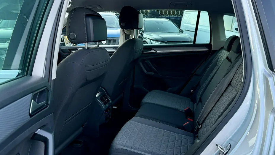 VOLKSWAGEN Tiguan -