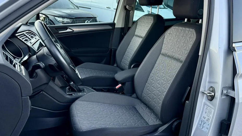 VOLKSWAGEN Tiguan -