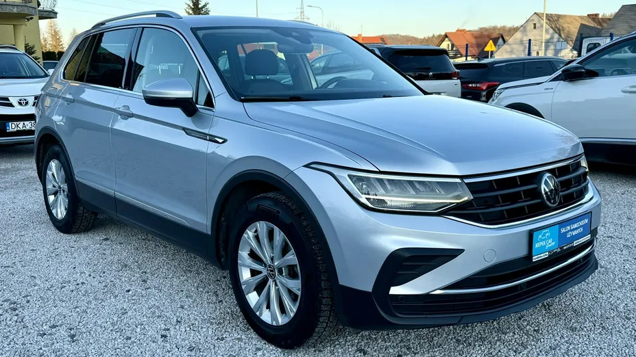 VOLKSWAGEN Tiguan -