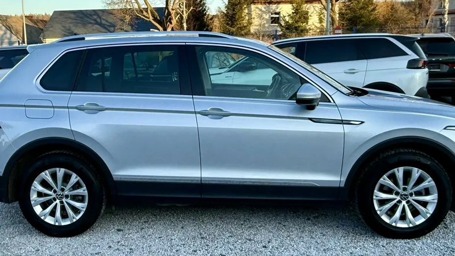 VOLKSWAGEN Tiguan -
