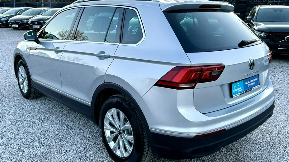 VOLKSWAGEN Tiguan -