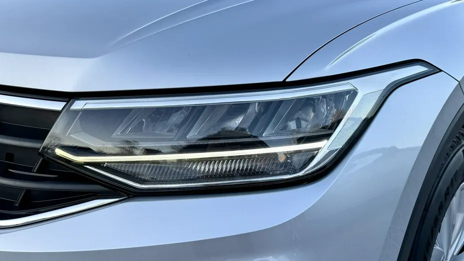 VOLKSWAGEN Tiguan -
