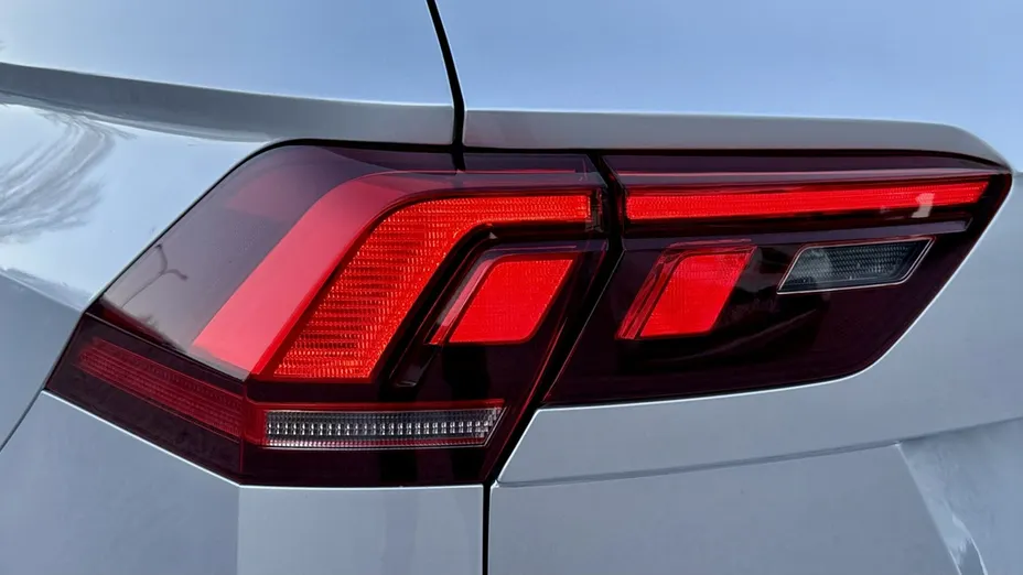 VOLKSWAGEN Tiguan -