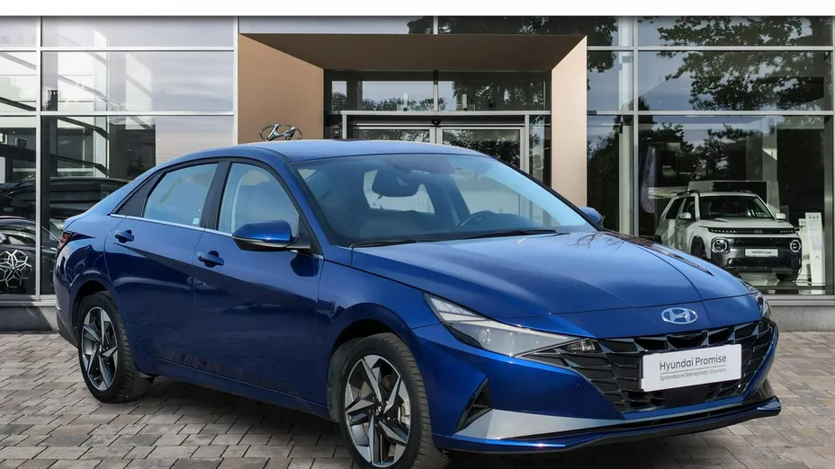 HYUNDAI Elantra -