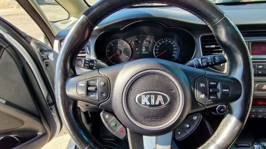 KIA Carens -