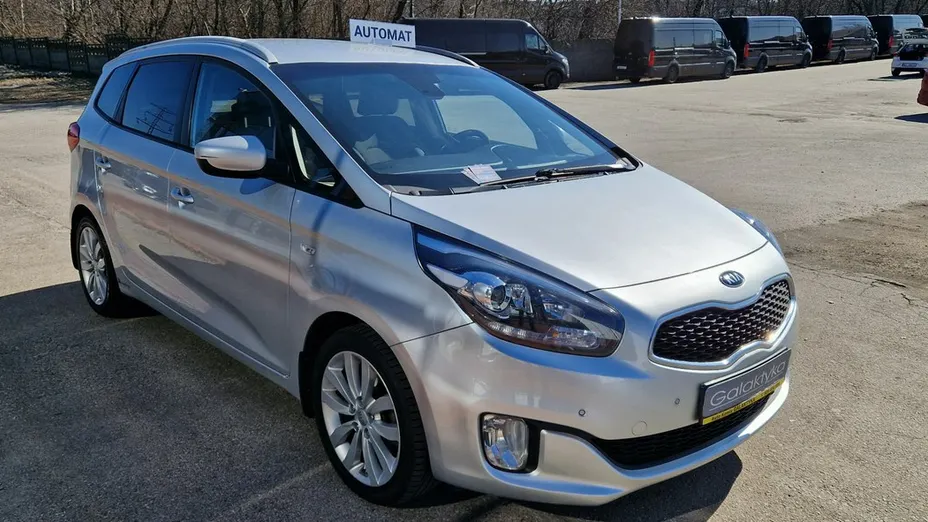 KIA Carens -
