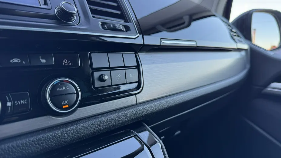 VOLKSWAGEN Multivan -