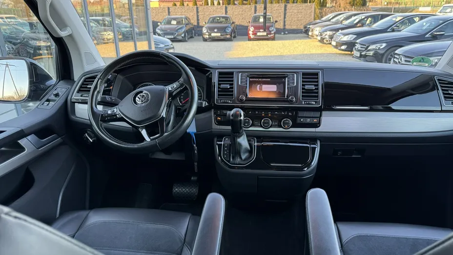 VOLKSWAGEN Multivan -