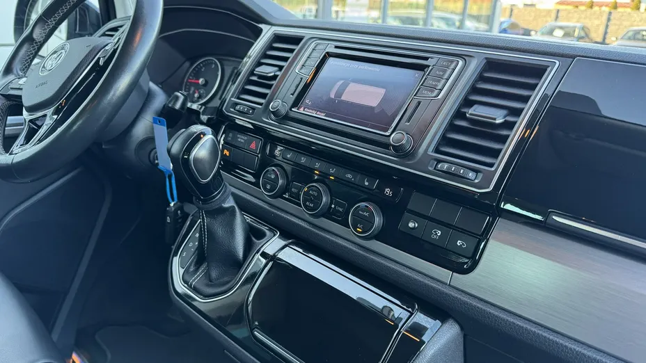 VOLKSWAGEN Multivan -