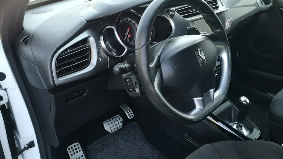 CITROEN DS3 -