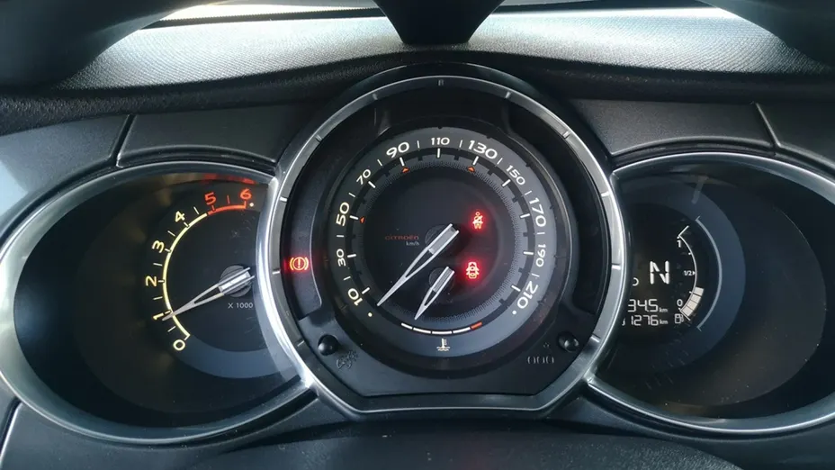 CITROEN DS3 -