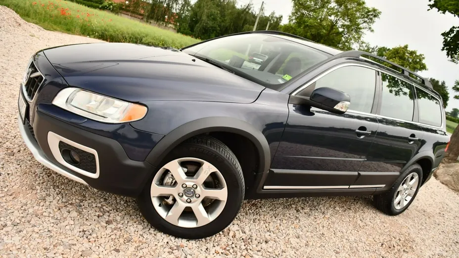 VOLVO XC70 -