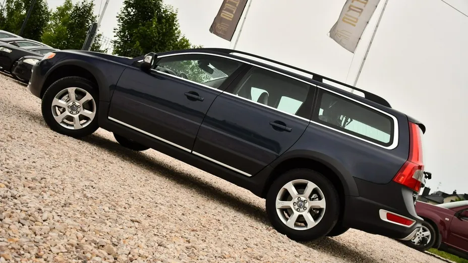 VOLVO XC70 -