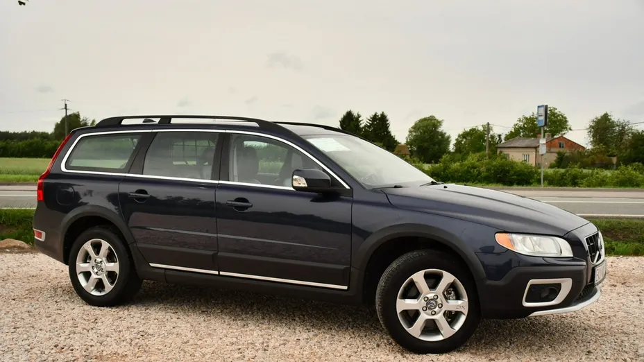 VOLVO XC70 -