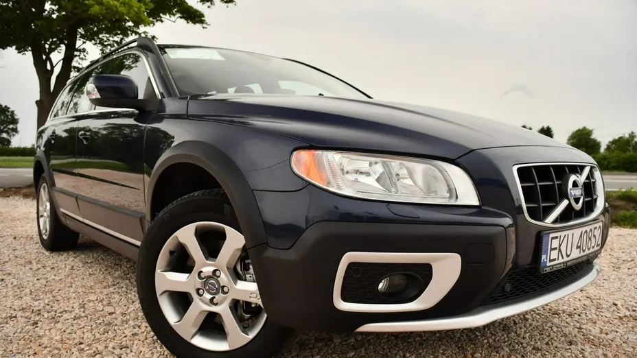 VOLVO XC70 -