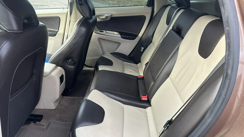 VOLVO XC60 -