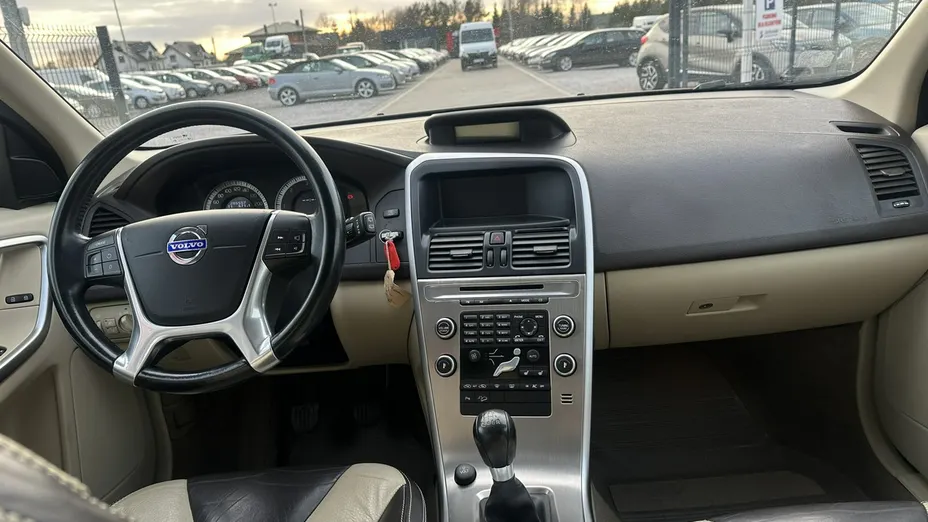VOLVO XC60 -