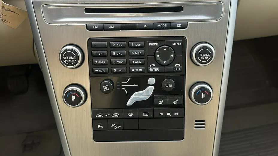 VOLVO XC60 -