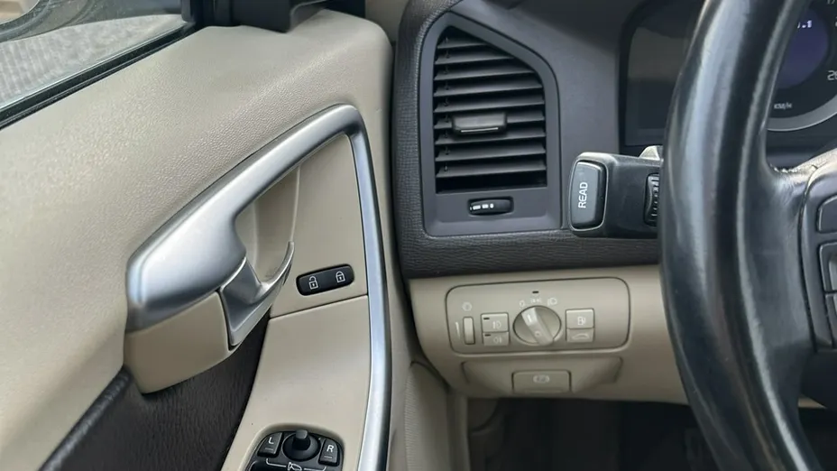 VOLVO XC60 -