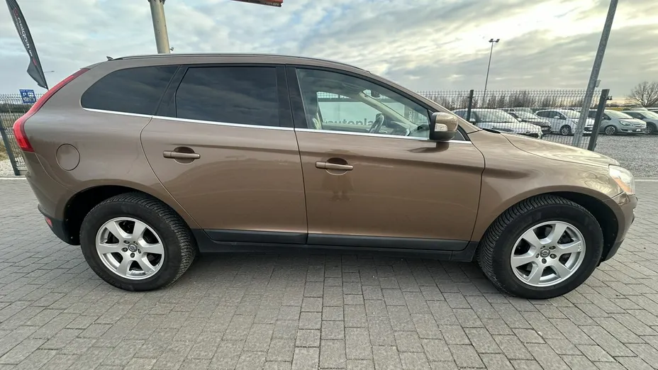 VOLVO XC60 -