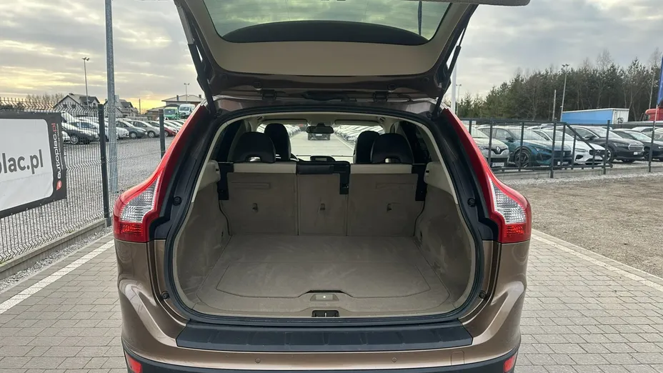 VOLVO XC60 -