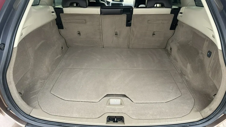 VOLVO XC60 -