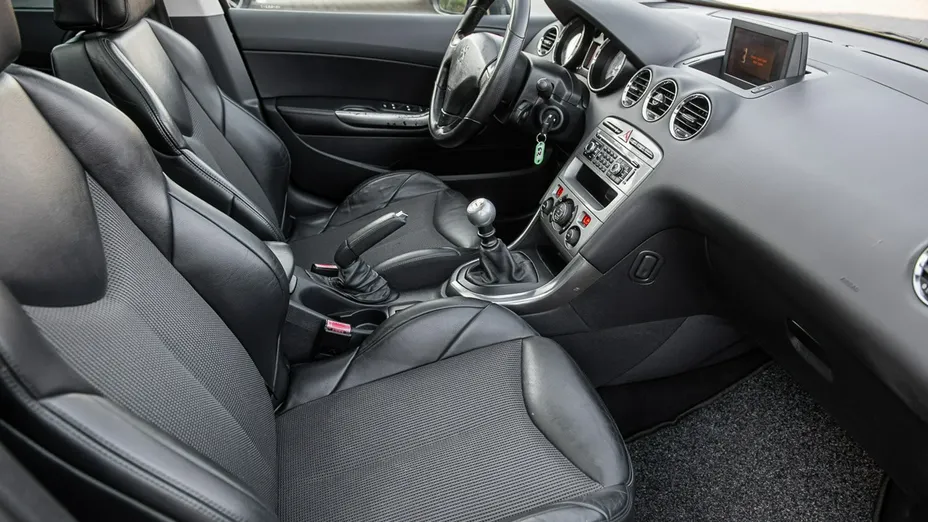 PEUGEOT 308 -
