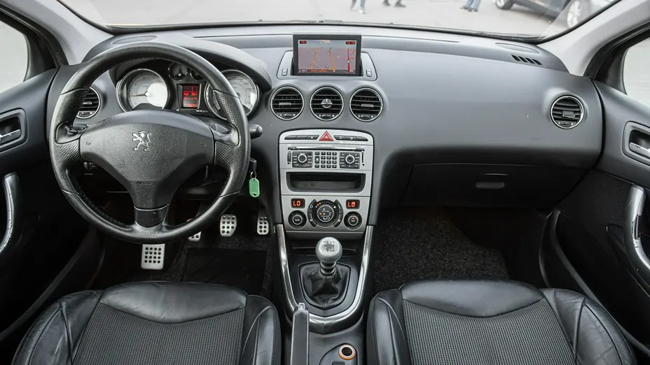 PEUGEOT 308 -