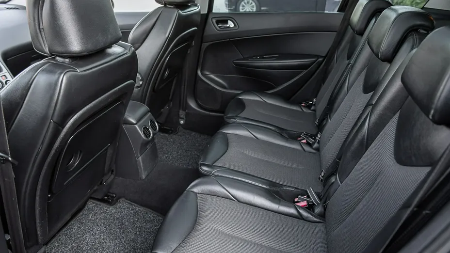 PEUGEOT 308 -