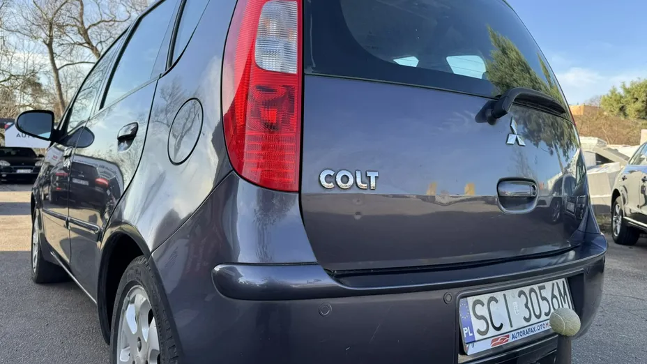 MITSUBISHI Colt -