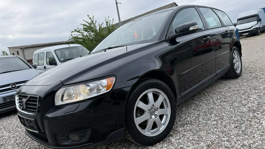 VOLVO V50 -
