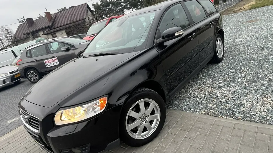 VOLVO V50 -