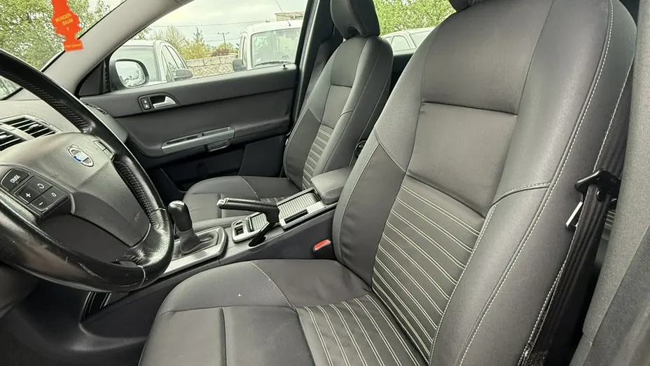 VOLVO V50 -