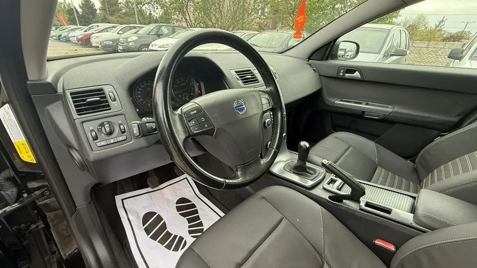 VOLVO V50 -