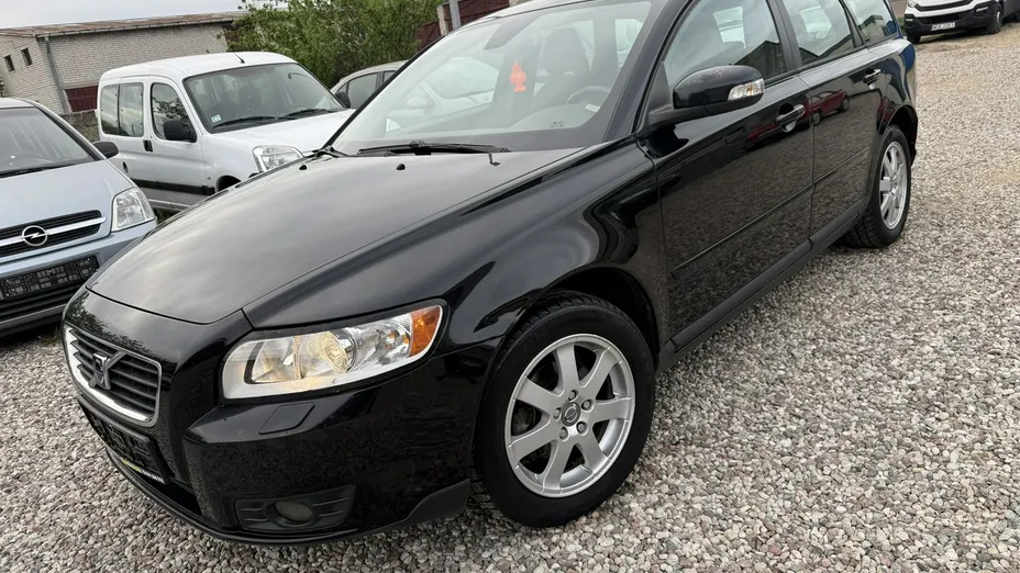 VOLVO V50 -