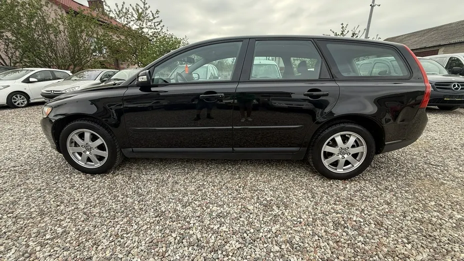 VOLVO V50 -