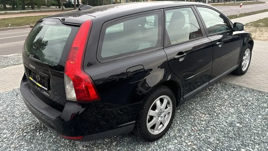 VOLVO V50 -