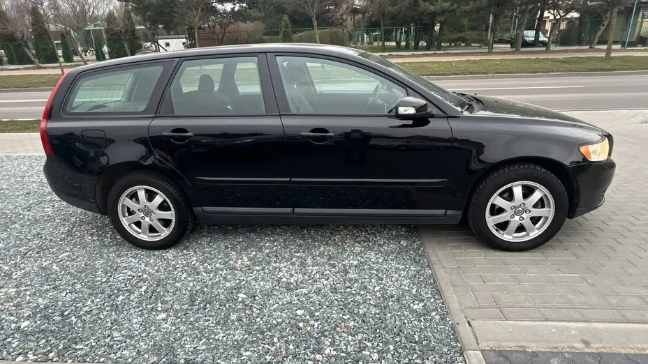 VOLVO V50 -