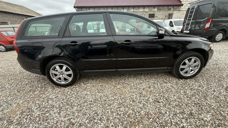 VOLVO V50 -