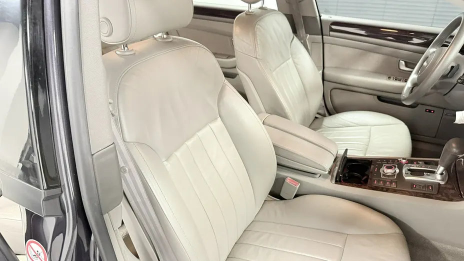 AUDI A8 -