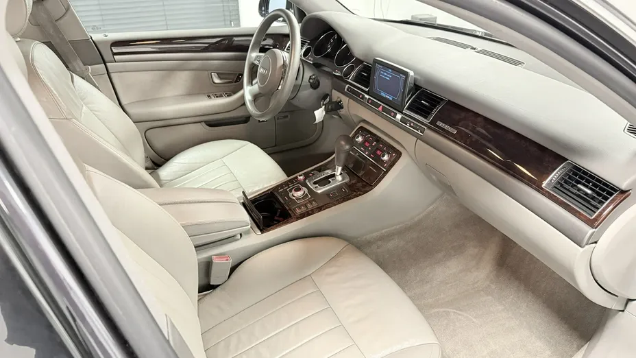 AUDI A8 -
