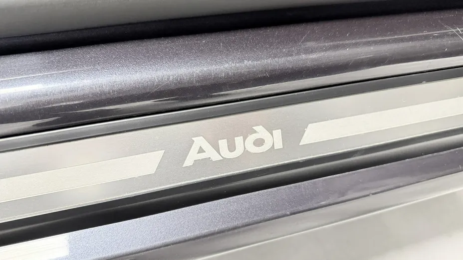 AUDI A8 -