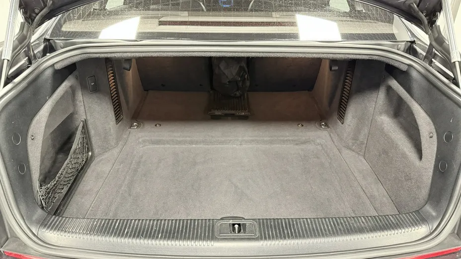 AUDI A8 -