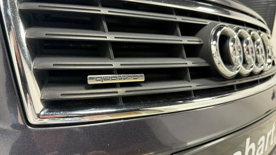 AUDI A8 -
