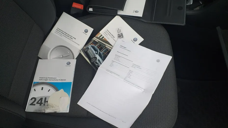 VOLKSWAGEN Golf -