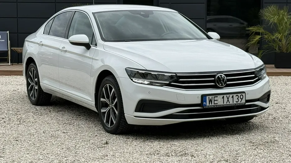 VOLKSWAGEN Passat -