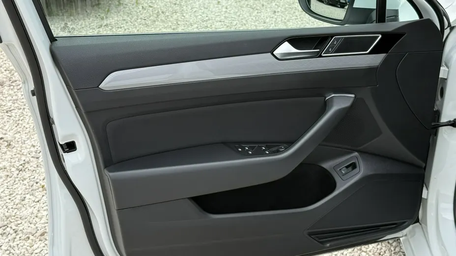 VOLKSWAGEN Passat -
