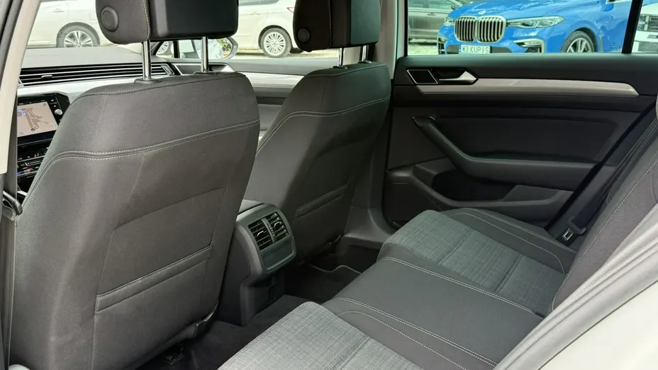VOLKSWAGEN Passat -